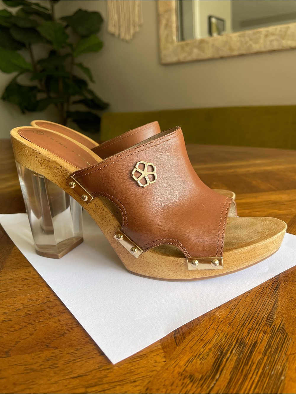 Trina Turk wooden heels mule sandals size 8